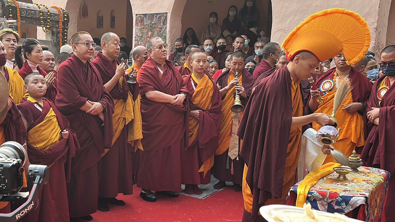 ༧སྐྱབས་རྗེ་རྣམས་ནས་བོད་ཟླ་༡༢-ཚེས་༨-ཉིན་རྡོར་གདན་མཆོད་རྟེན་ཆེན་མོ་འཁྲུས་གསོལ་གནང་བཞིན་པ་།#bodhgaya 