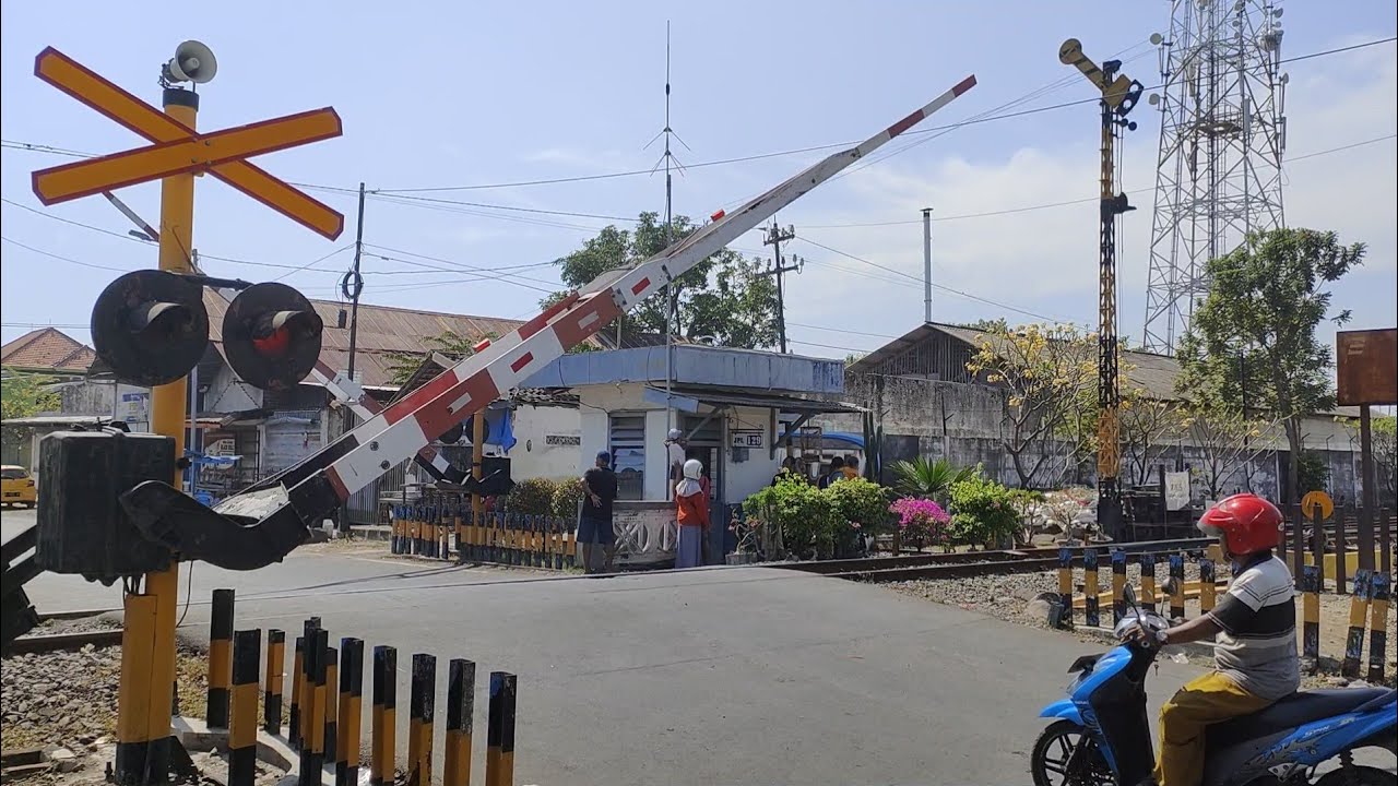 Perlintasan Kereta Api ⁉️ [Stasiun Pasuruan]