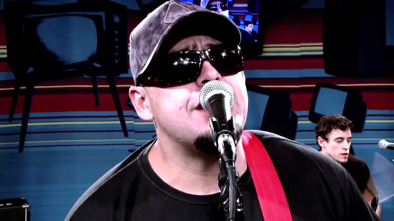 Raimundos apresenta a nova  