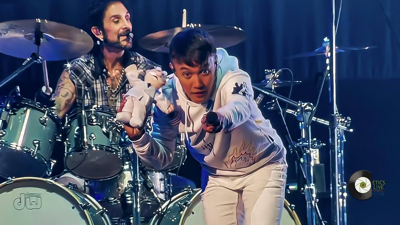 Journey -  Don't stop believin'  |  Freedom Tour ( Arena Monterrey, México )  + Dr. Simi