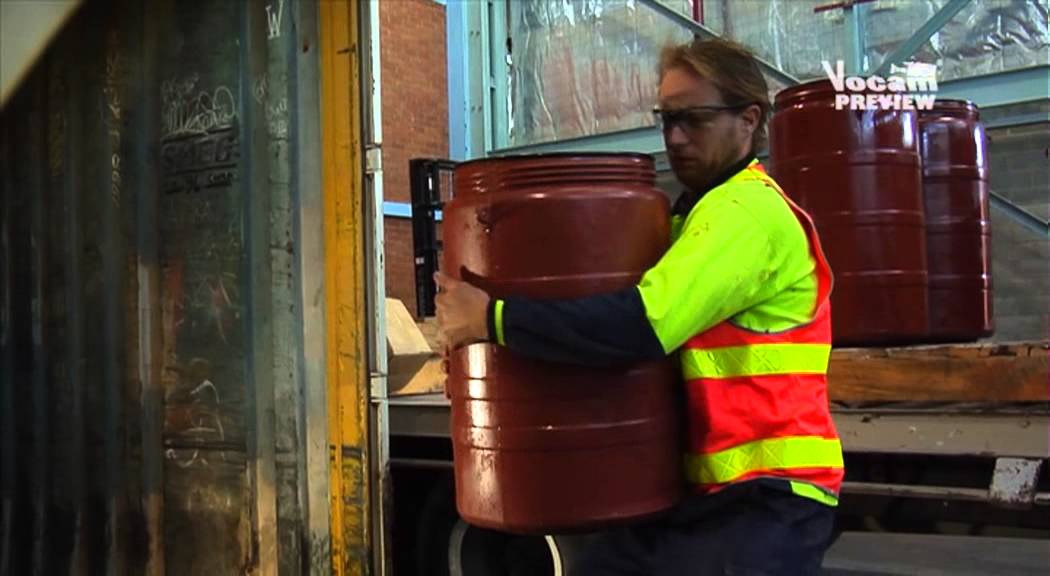 Manutentions manuelles de charges: entrepôt de stockage