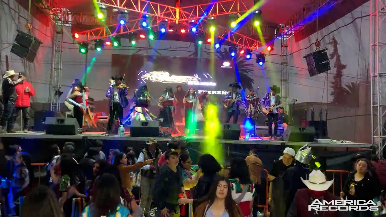 Domingo de Carnaval Trio Lideres de la sierra en Santa Ana Hueytlalpan Hidalgo.