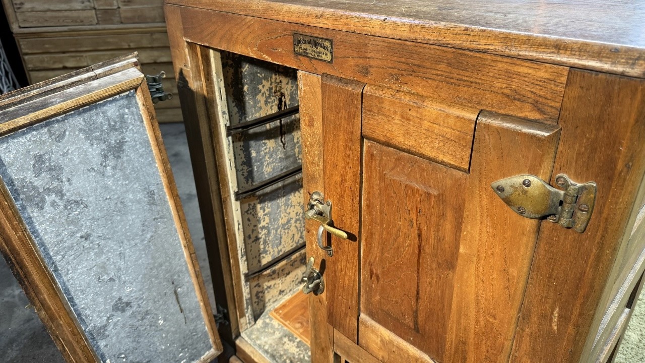 Эпизод 161. Я нашел этот старый антикварный холодильник-морозильник и попытался его отреставриров...