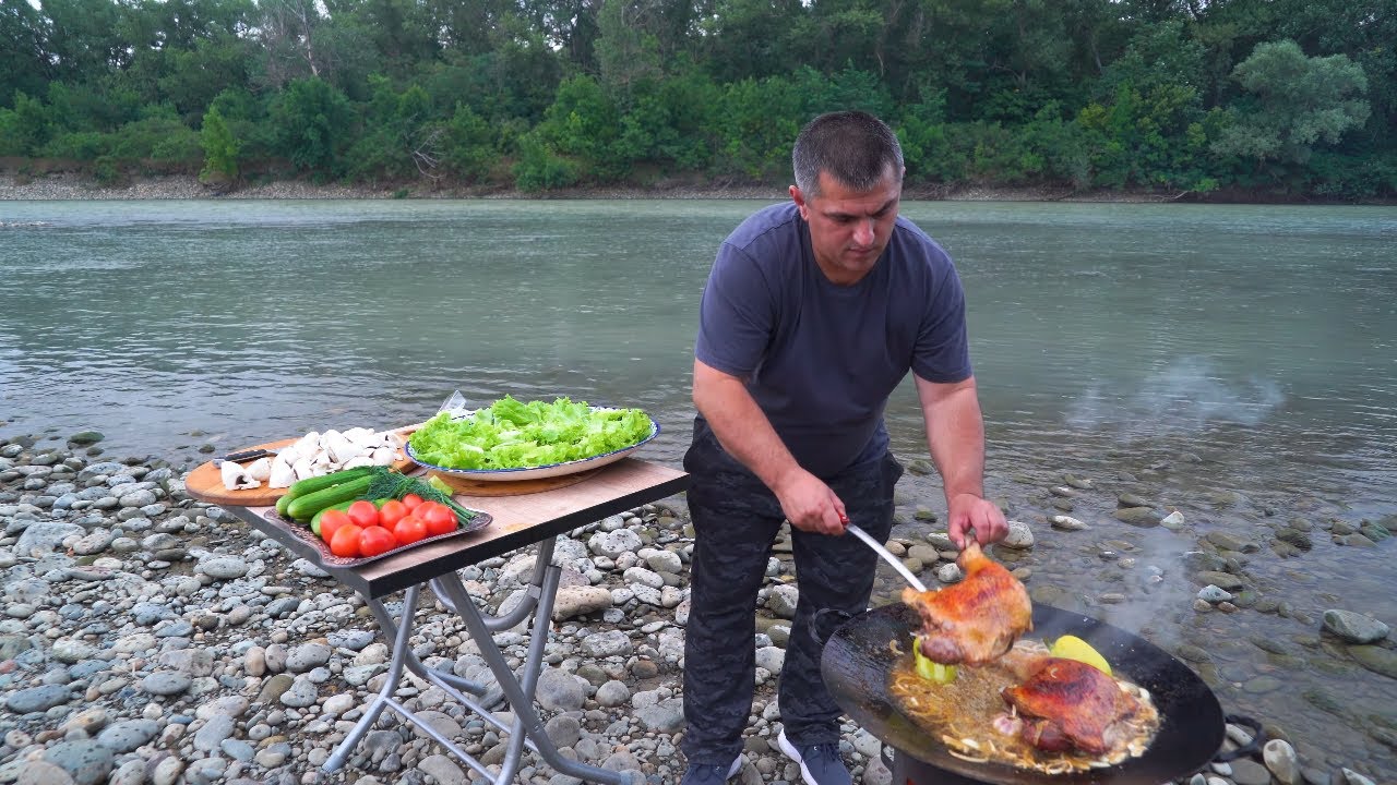 Мясо Индейки обжаренное с грибами на сковороде садж