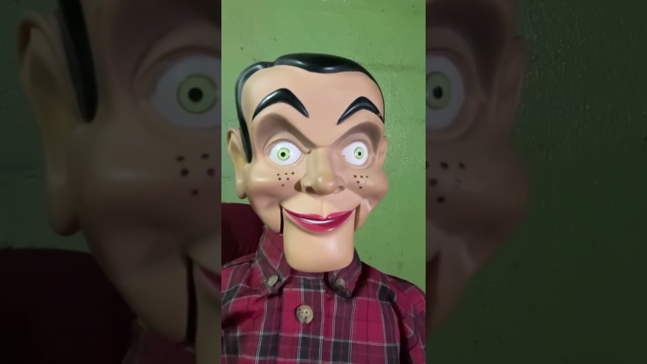 EL VIEJO ENAMORANDO / EL ECO DEL INODORO