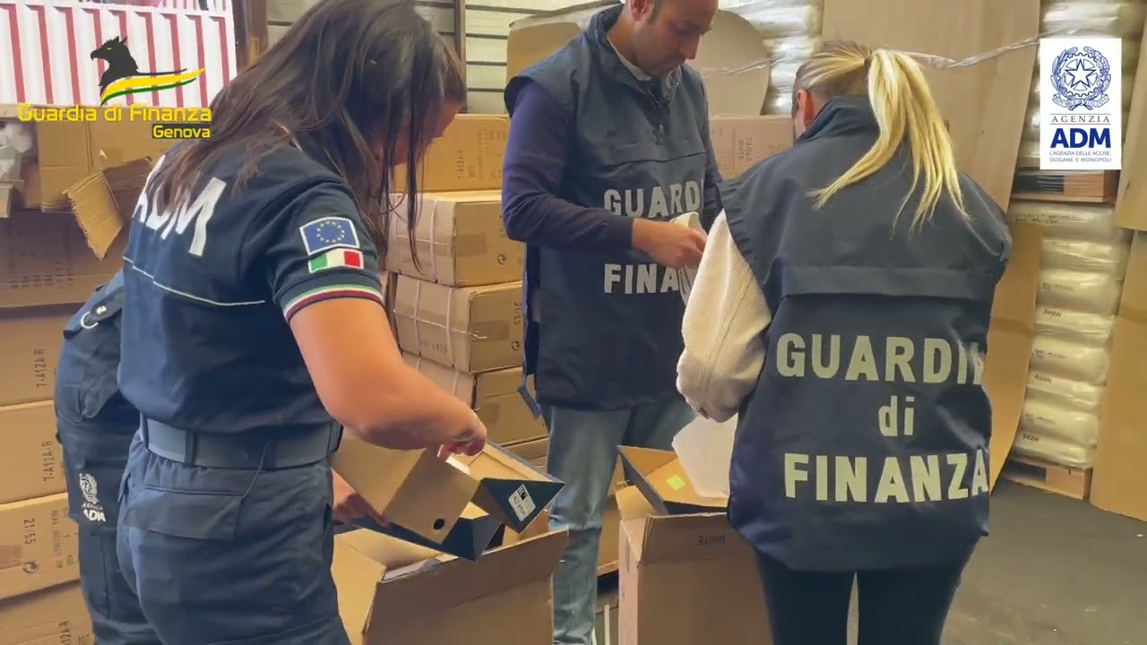 Genova: GdF e Agenzia delle Dogane sequestrano oltre 155.000 prodotti contraffatti