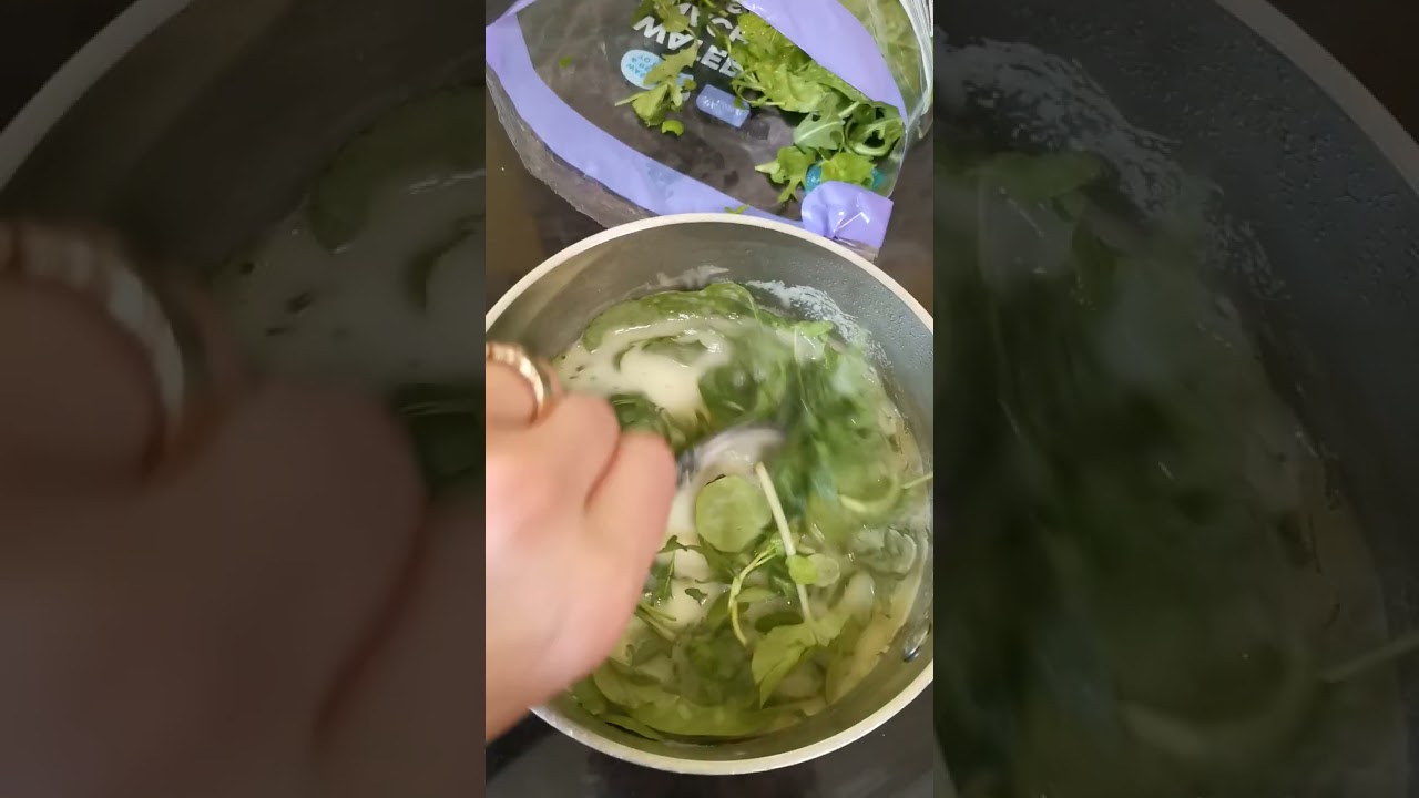 Making potato and watercress soup 🥔🥣