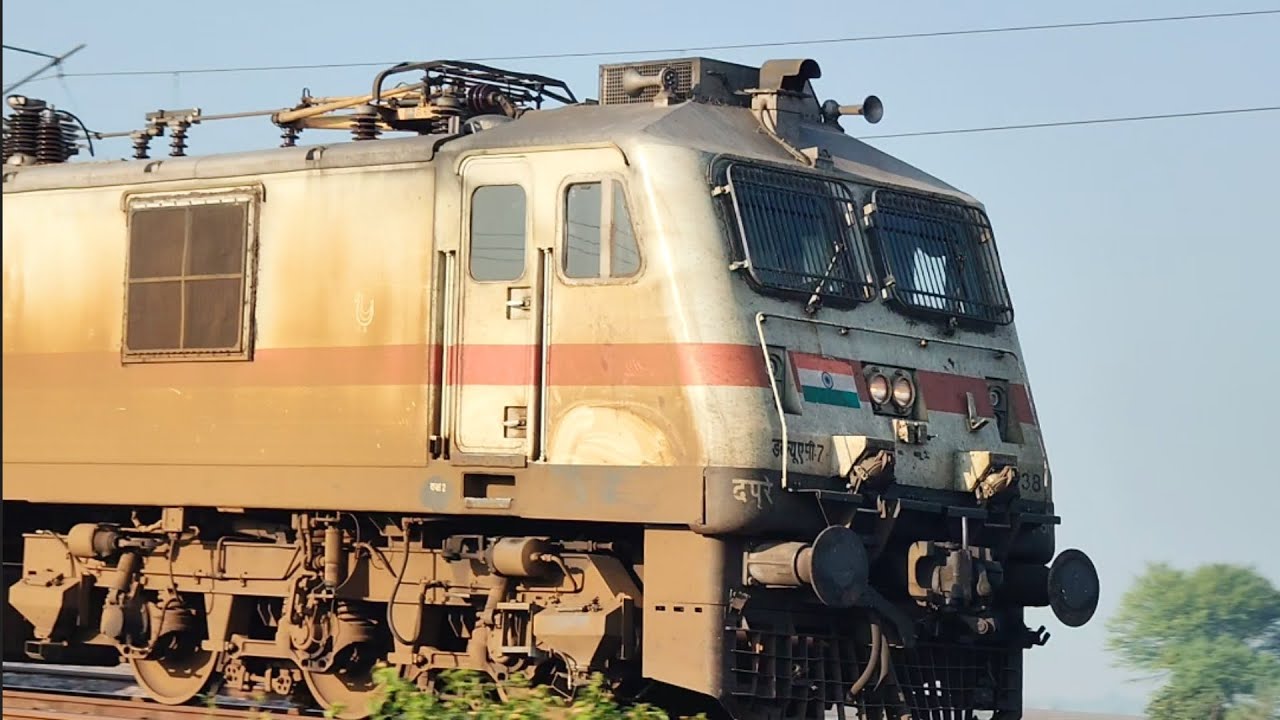 15066 Panvel - Gorakhpur Express 