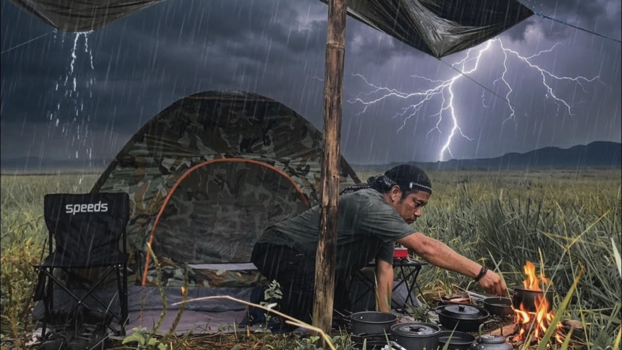 Camping Sendirian di Guyur Badai Hujan Petir🌩️⚡
