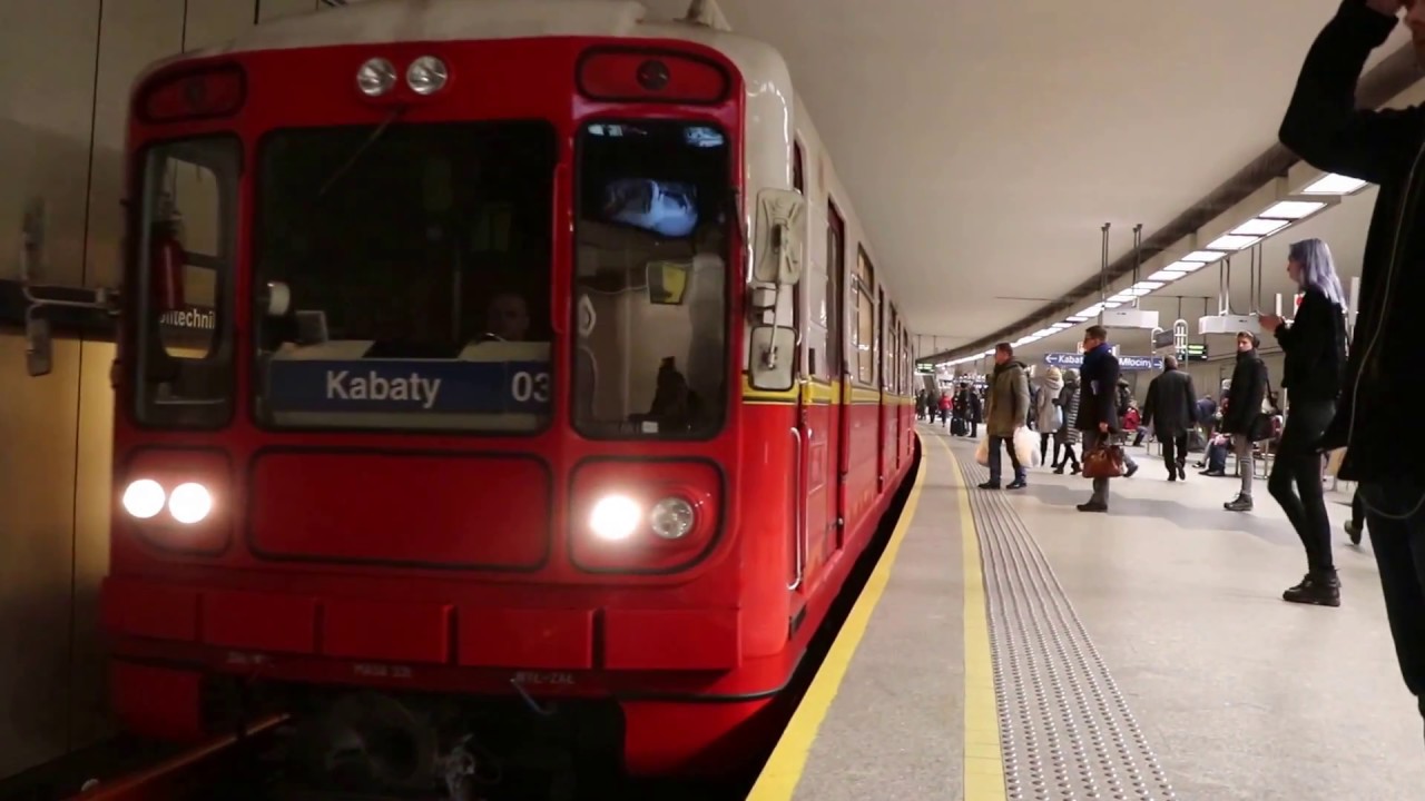 Metro 81-71, Warszawa. Stacja Politechnika