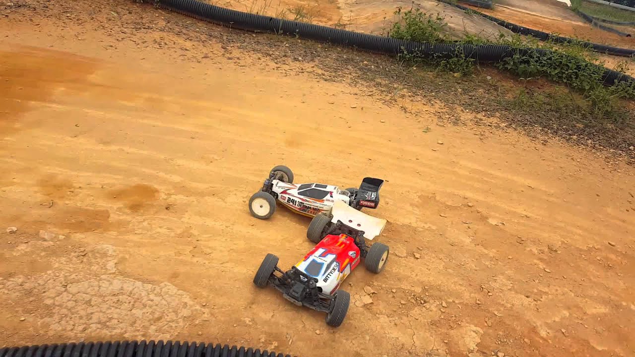 Kyosho Optima Mid vs X RAy Xb4