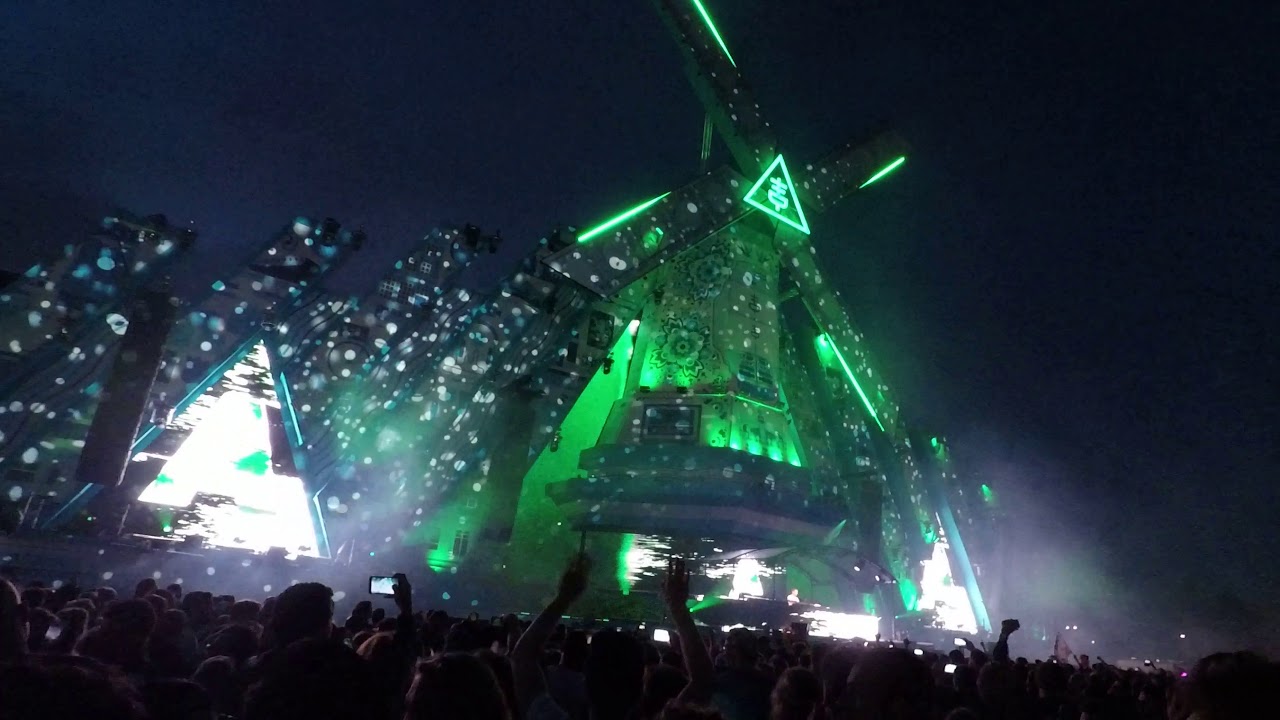 Armin van Buuren - Blah Blah Blah | The Flying Dutch 2018 [LIVE]