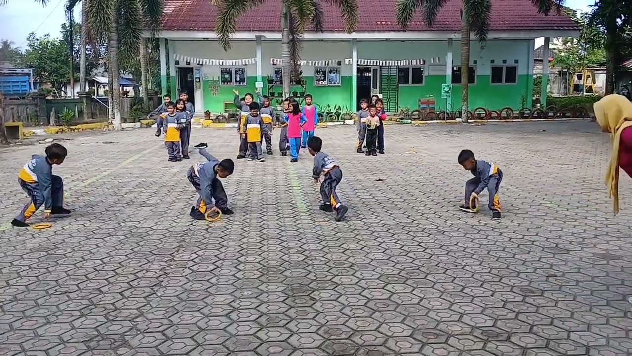 Aktivitas PJOK Kelas 1 ( Materi Pola Gerak Dasar Lokomotor ) Lari kedepan.