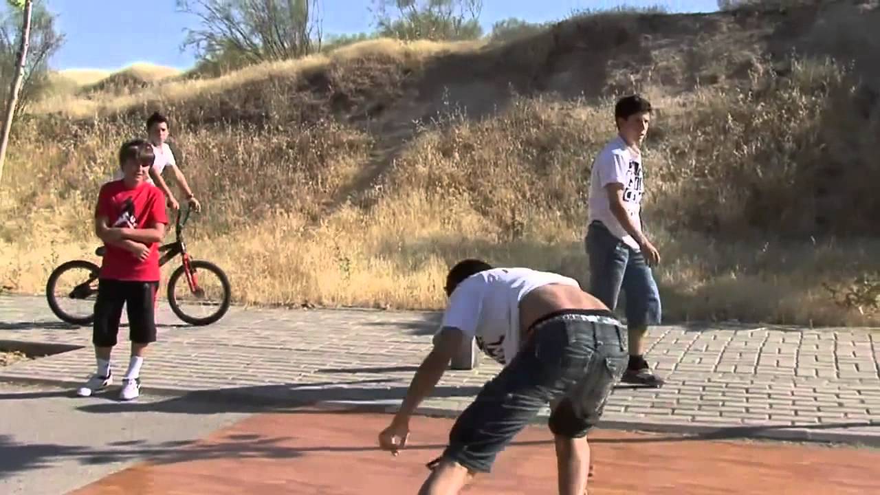 BATRES LIP DUB POR UN COLEGIO DIGNO CON MACACO