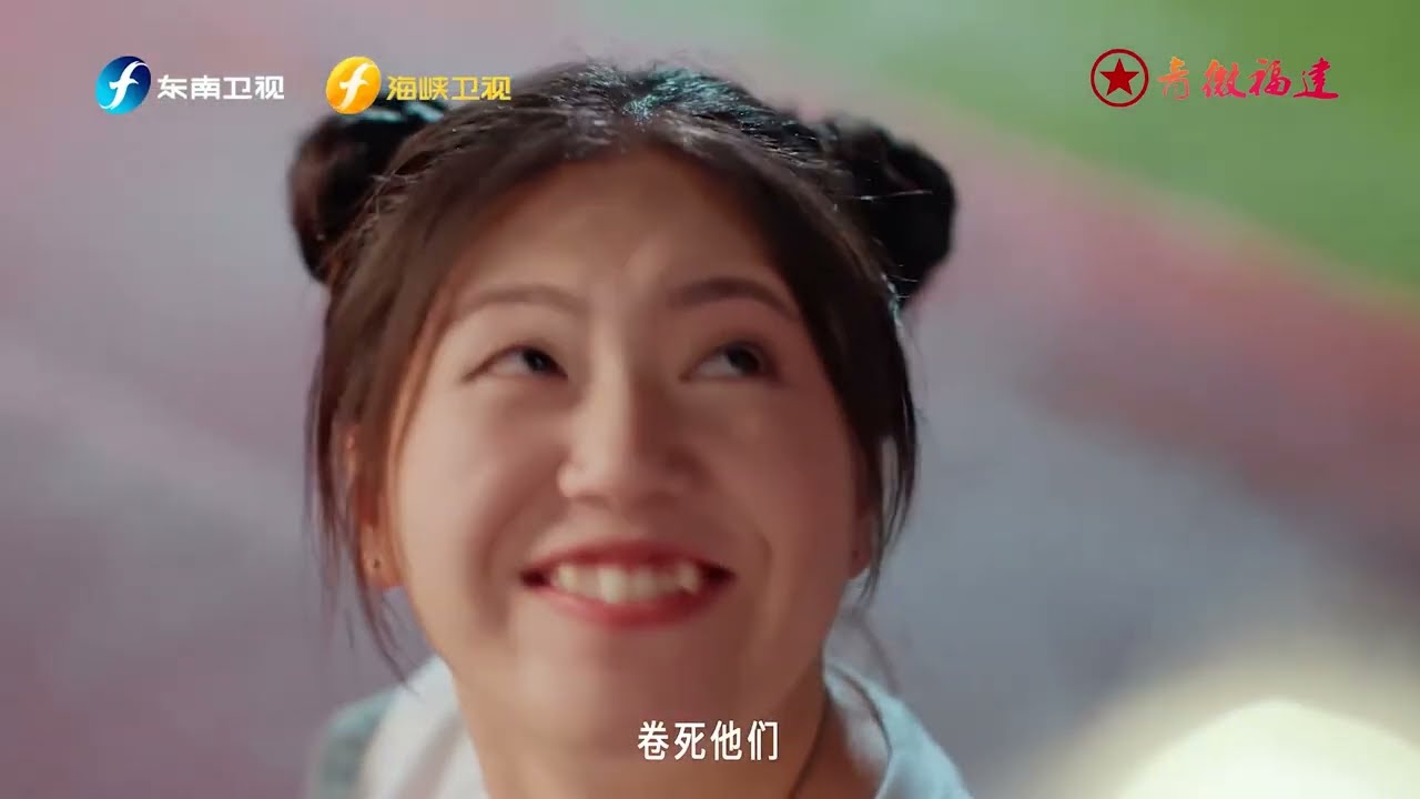 青年舞蹈家谢欣和谢欣舞蹈剧场的舞者们一同演绎现代舞《孤勇者》