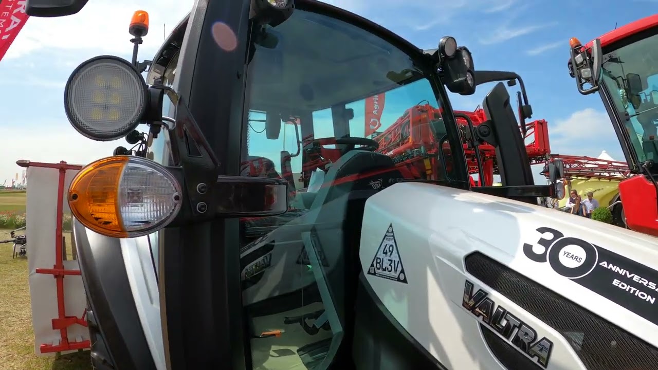 2025 Valtra G125 Unlimited 30th 4.4 Litre 4-Cyl Diesel Tractor (125/130 HP) S&K Sprayers at Cereals