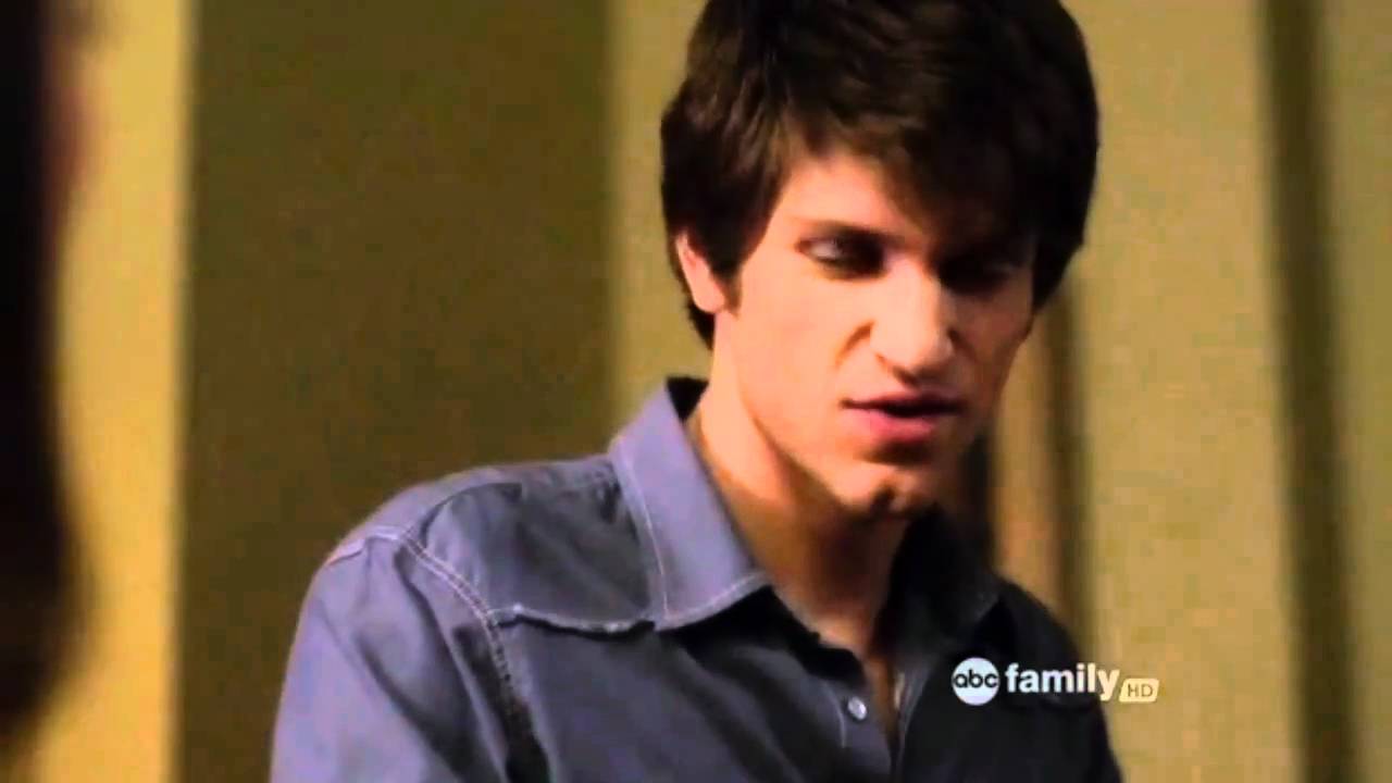 Pretty Little Liars - 1x19 Toby Shirtless Part 1