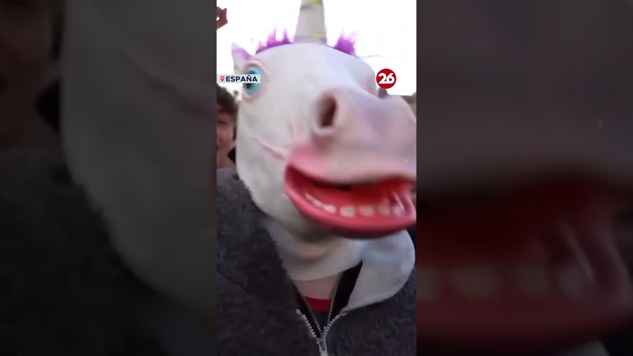 ESPA&Ntilde;A | 🐾 GRUPO de J&Oacute;VENES THERIAN generaron CAOS en las CALLES de BARCELONA
