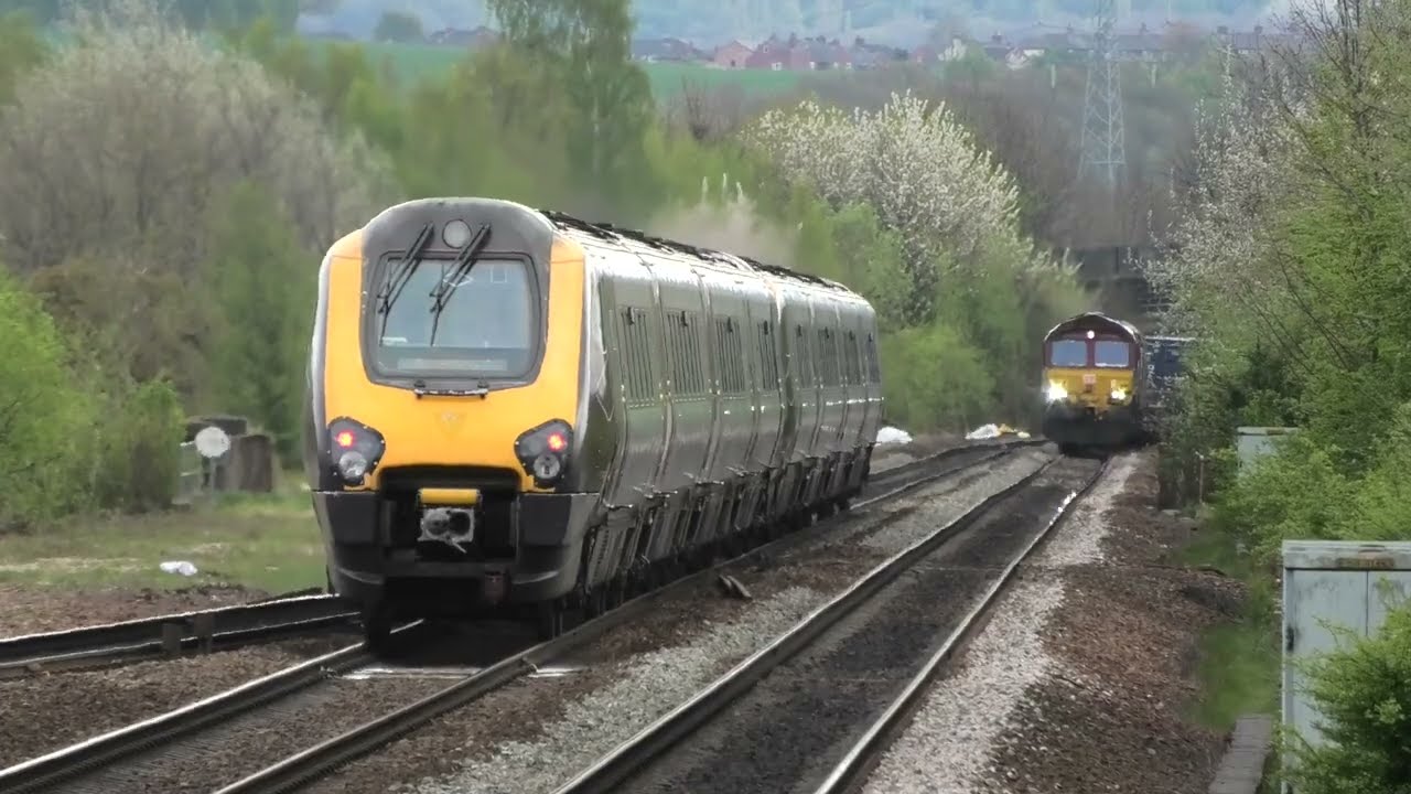 Passenger trains at Swinton, 18/04/22