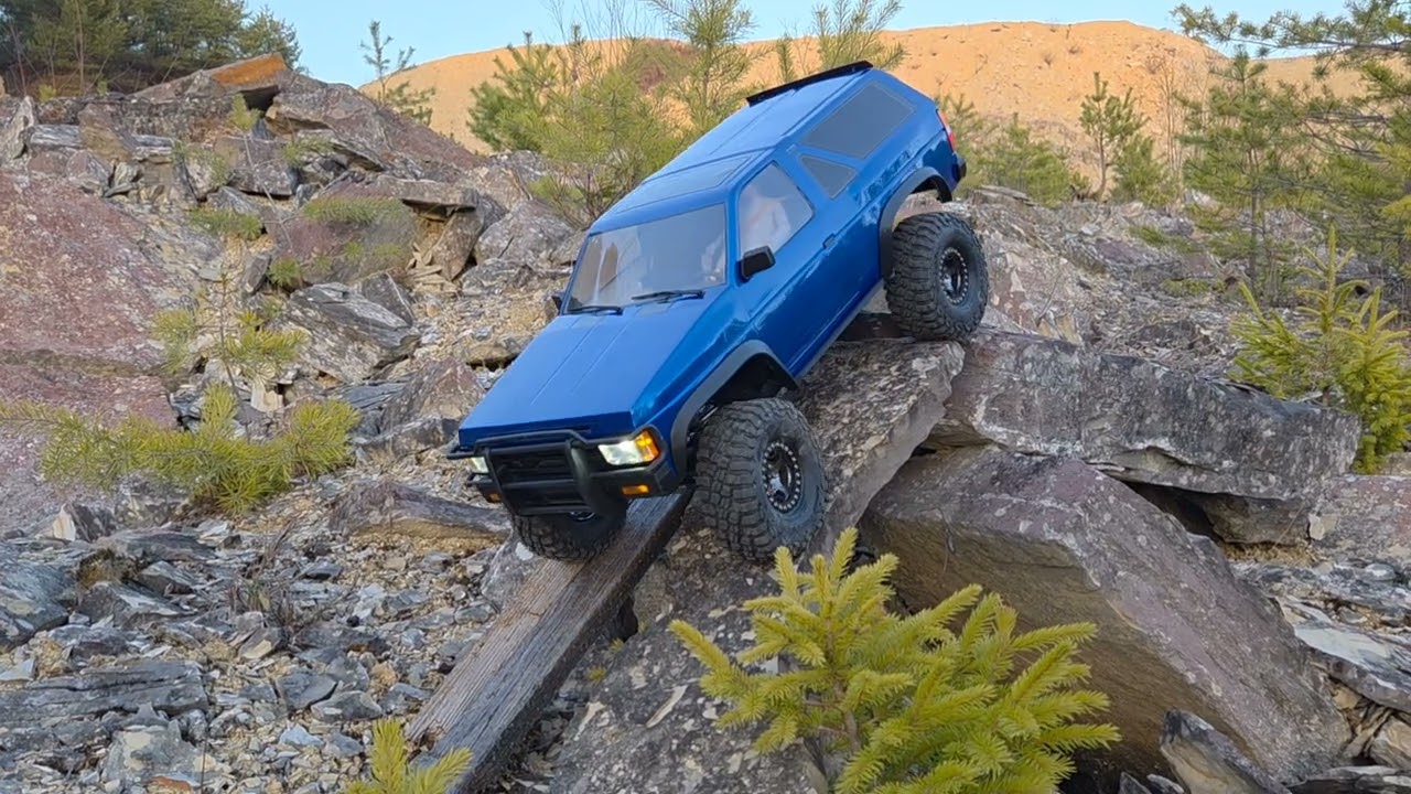 Fighting against the stone desert - Traxxas TRX4 Nissan Pathfinder 