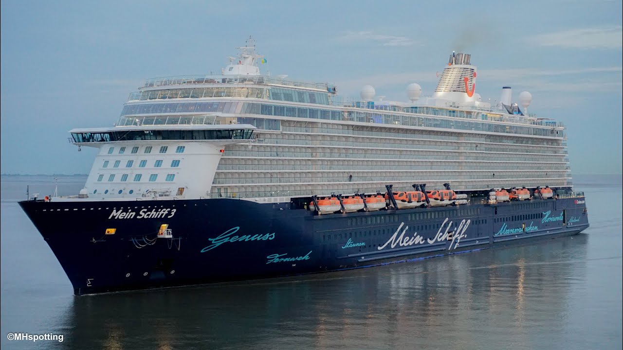 MEIN SCHIFF 3 | early beautiful arrival in Bremerhaven | 4K