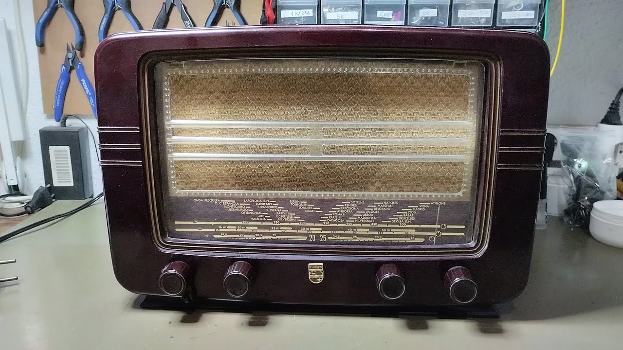 1- Radio a Válvulas PHILIPS BE331A.Tube radio