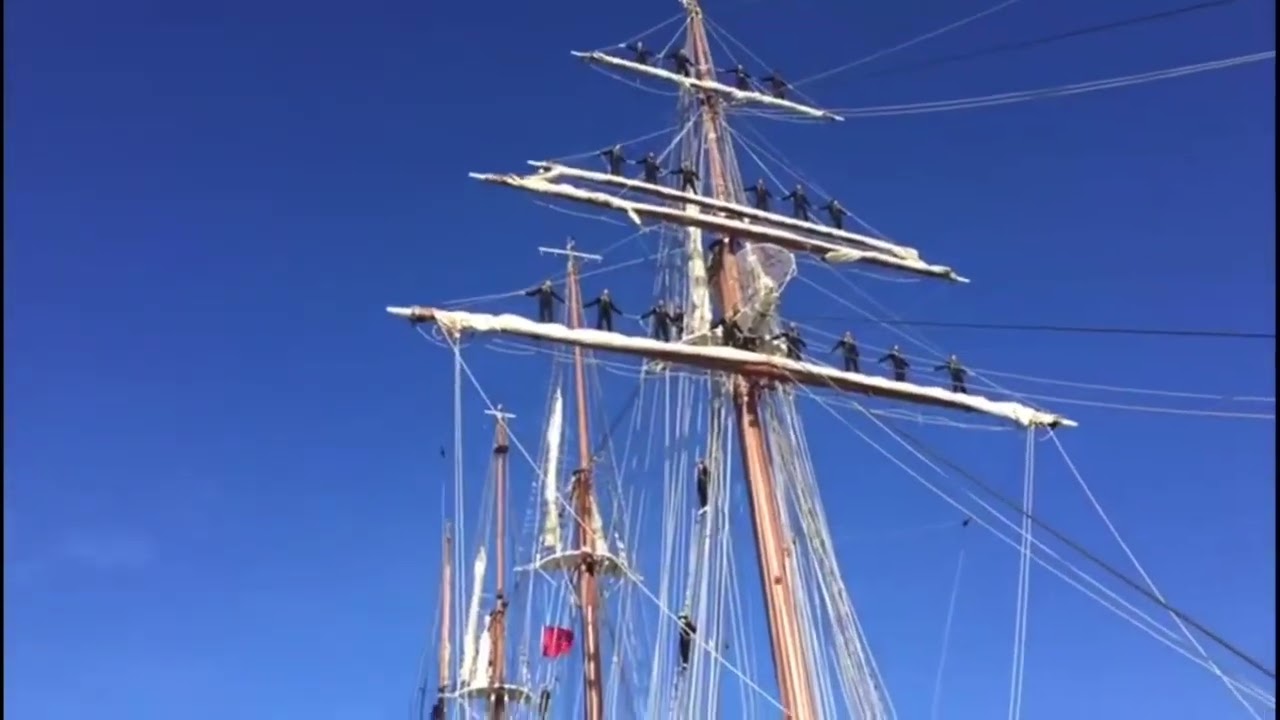 Homenaje póstumo de la Armada de España al Buque Escuela Cuauhtémoc en Brooklyn, NY.