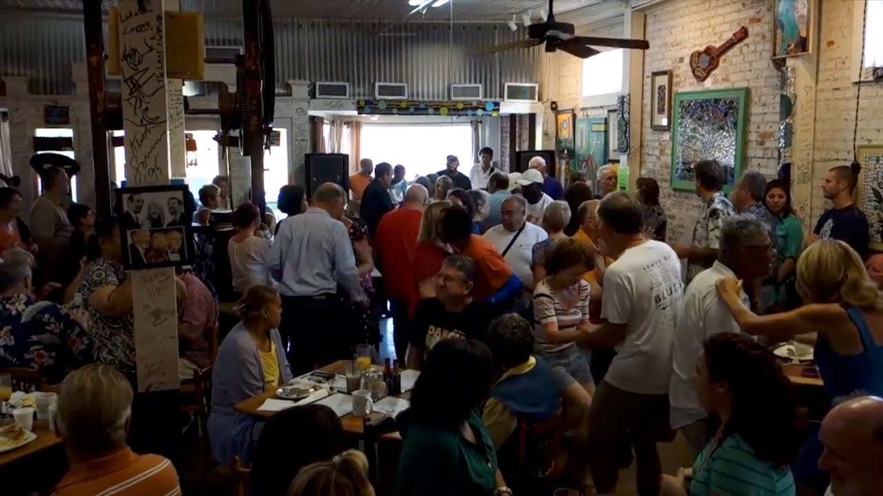 Café Des Amis Breaux Bridge