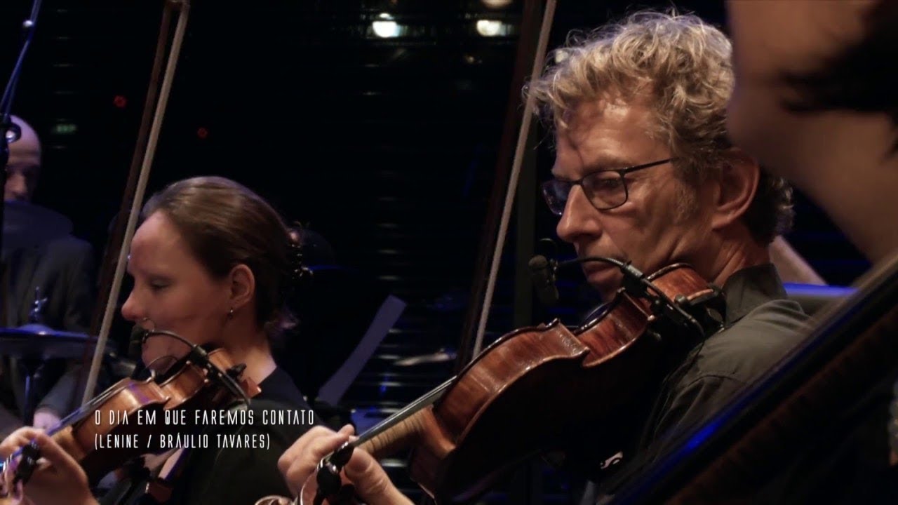 Lenine & Martin Fondse Orchestra - 6. O Dia em que Faremos Contato (DVD The Bridge)