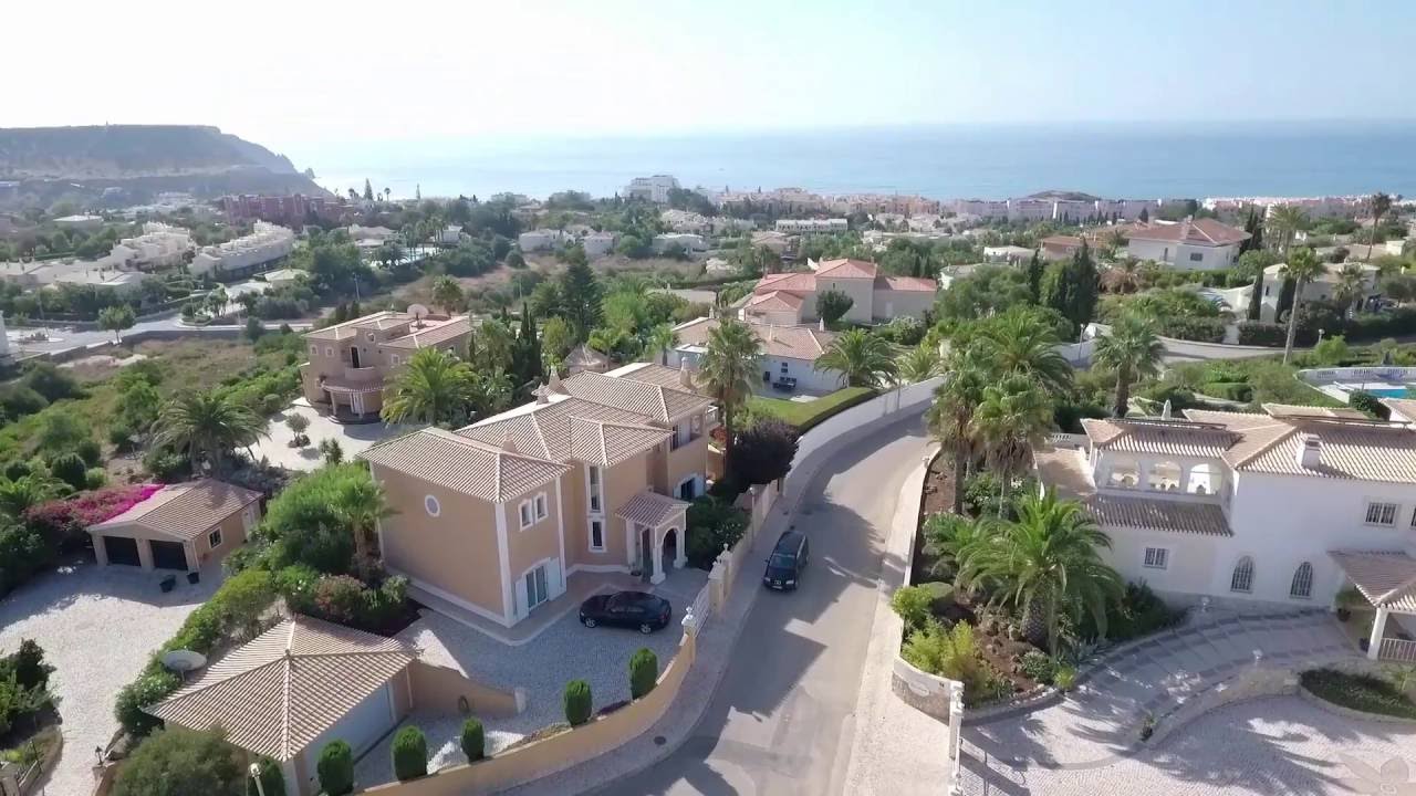 Beautiful 4 bedroom villa in Praia da Luz - Algarve