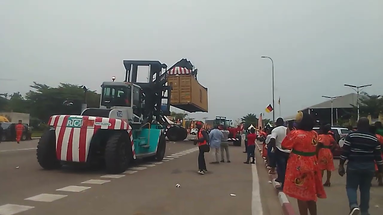 Défilé du 8 mars 2026 célébration des droits de la femme a Douala passage des la douane 