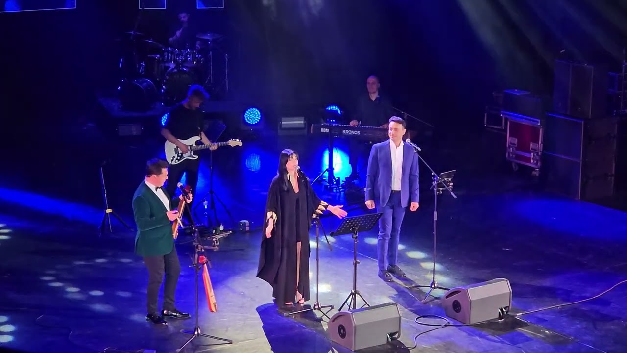 Tsahouridis Konstantinos &Matthaios, Sarina Cross!
