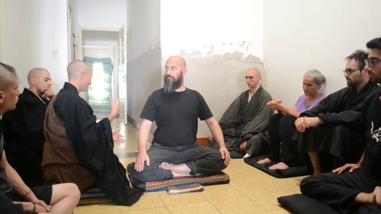Acerca de la altura del zafu - Maestra zen Dosei Ariadna Labbate