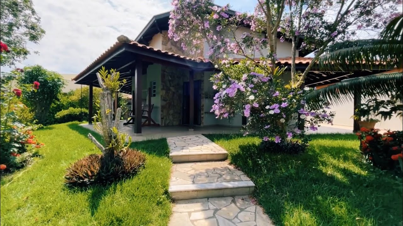 LINDA CASA EM CONDOMÍNIO COM TERRENO DE 1000M² REPLETO DE AREA VERDE-Cond Recanto Florido-Vinhedo/SP