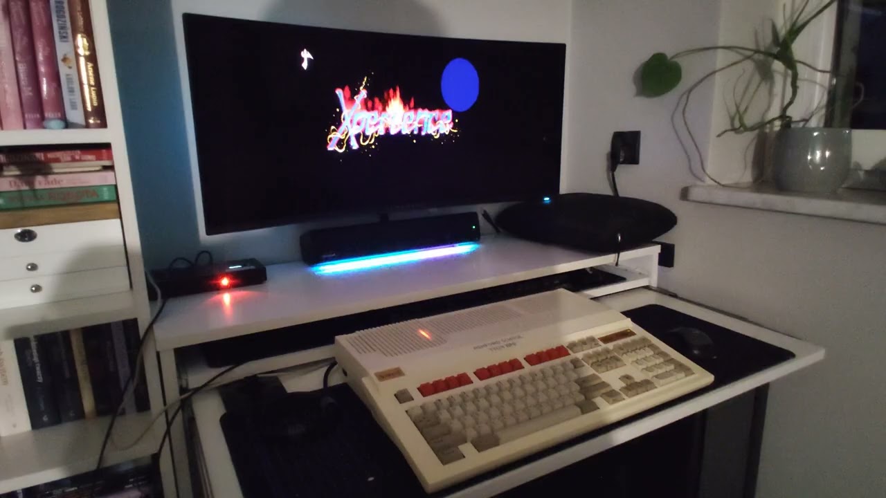 Acorn Archimedes A3000 ARM3 XCENTRIC demo