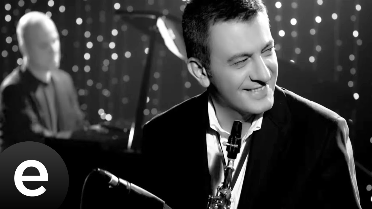 Keşke Burada Olsaydın (K&uuml;rşat Başar d&uuml;et. Ayşen) Official Music Video #keşkeburadaolsaydın