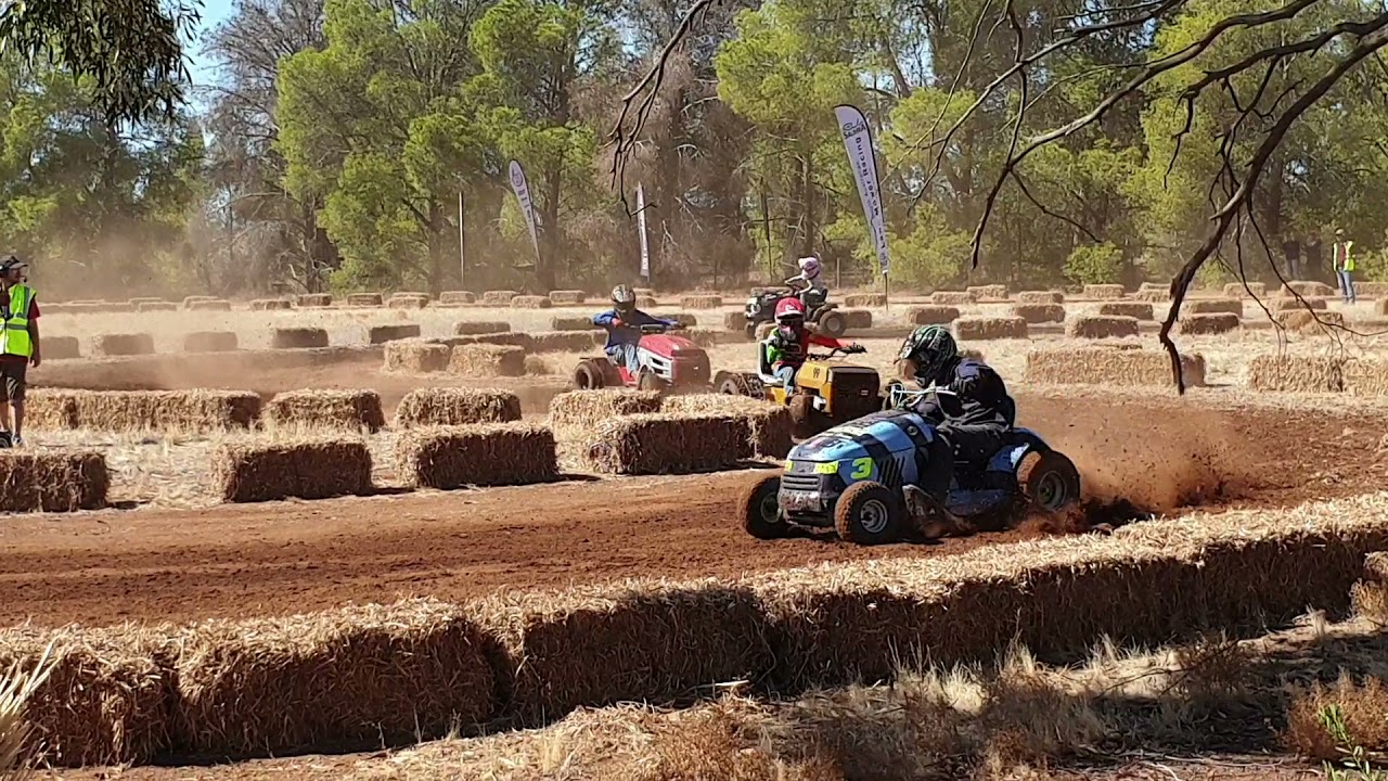 Battle in Brinkworth: Lawn Mower Racing