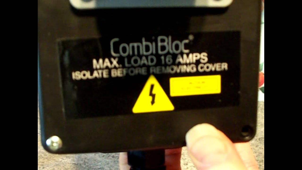 Plugs : MK Combi Bloc, 16A, 240v, BS EN 60309-2