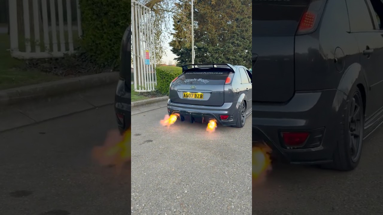 Focus ST Mk2 pops and bangs Shooting flames #kruzeclub #fordfocusst  #automobile #stmk2 #carwow