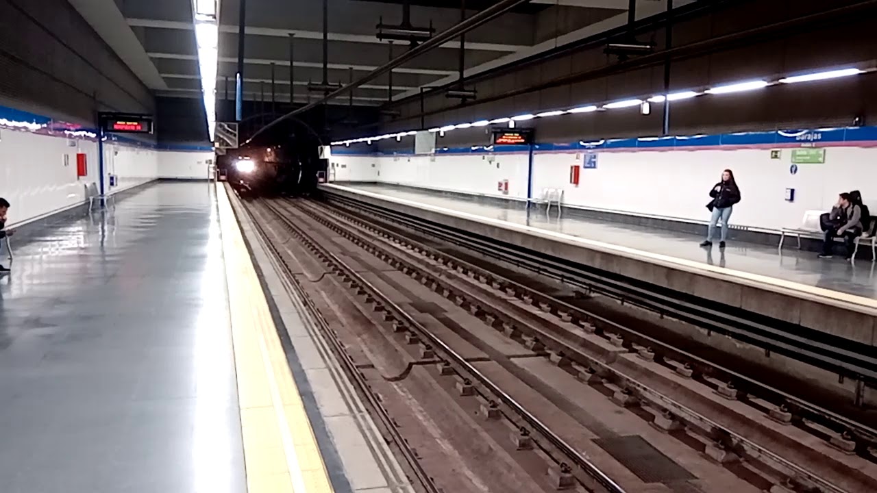 Metro de Madrid:8025 entrando en barajas L8