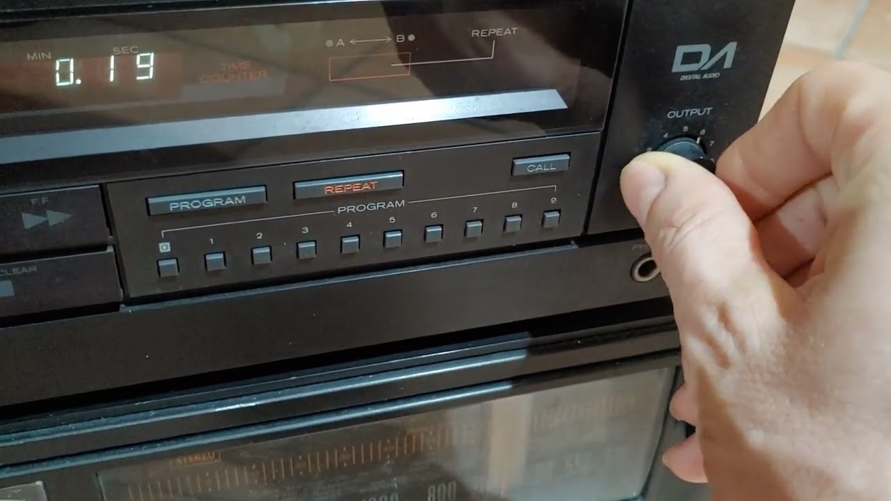 Hitachi DA 800 CD Player