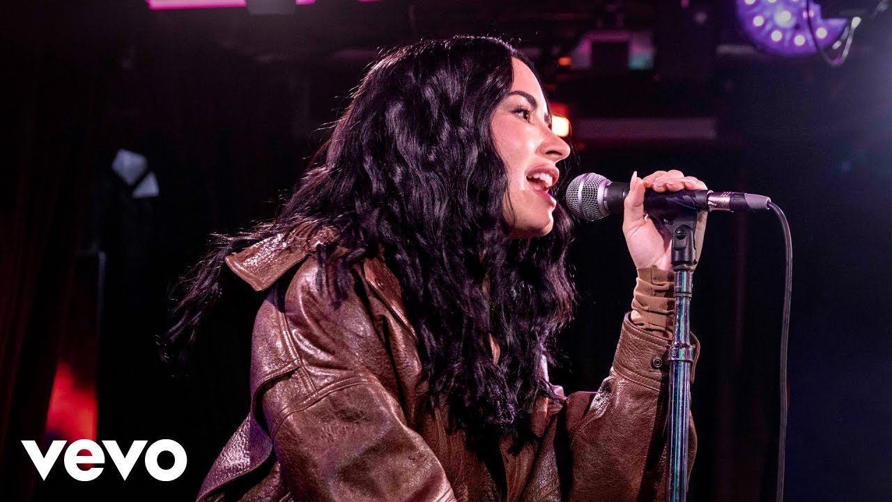 Demi Lovato - Disease/Perfect Celebrity (Lady Gaga cover) in the Live Lounge