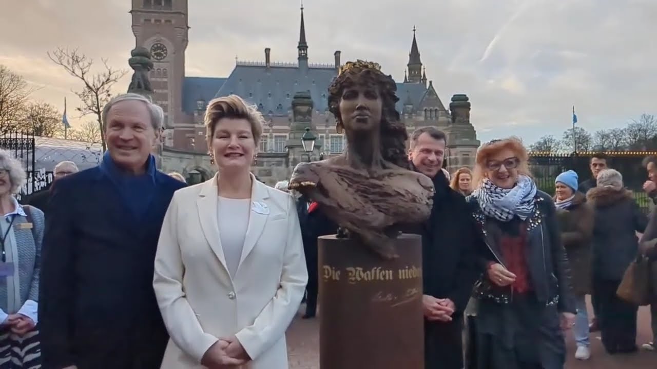 Women and peace Bertha VON SUTTNER statue
