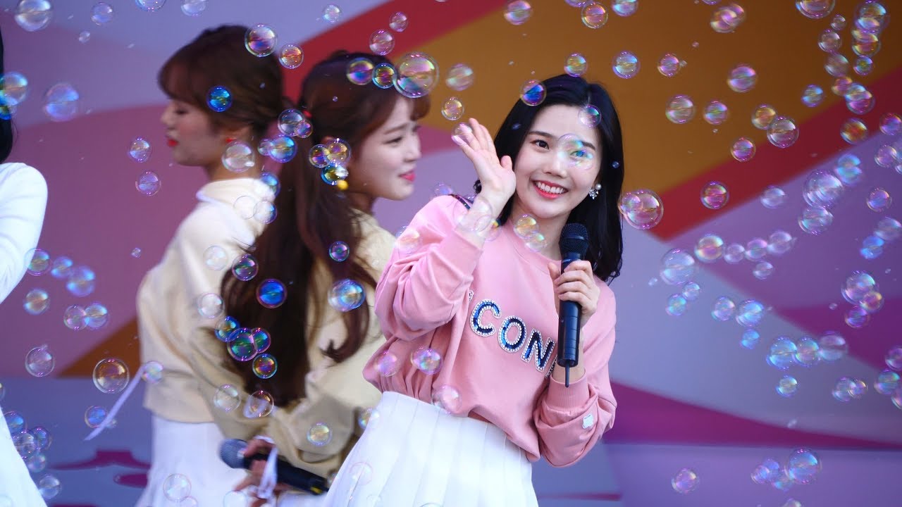 171028 오마이걸 (OHMYGIRL) 효정 (HyoJung) - Windy Day (윈디 데이) - 대한민국 나눔 대축제 [직캠 / FANCAM] [4K 60p]