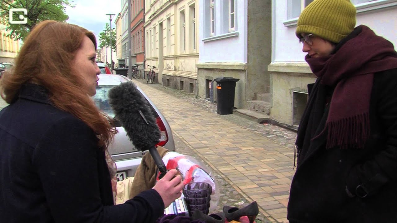 Christin unterwegs auf dem Fleischervorstadt-Flohmarkt 2012
