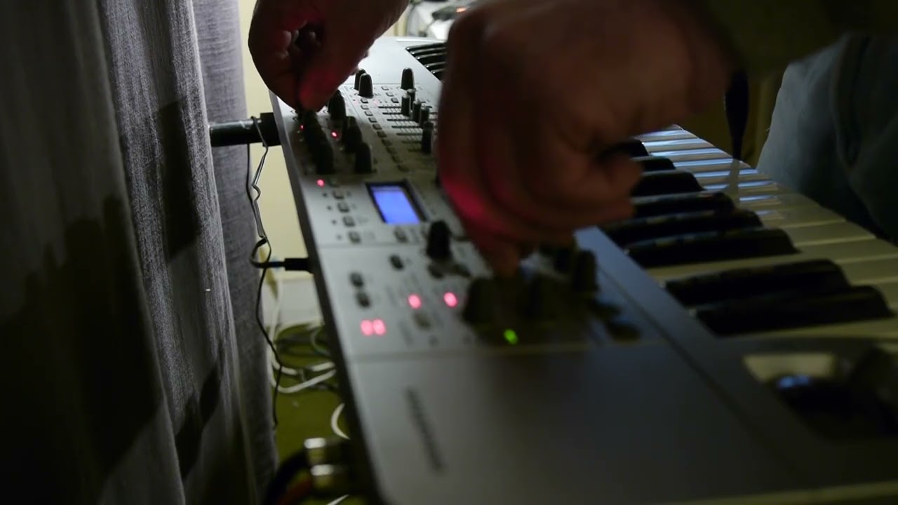 Plastix-Station - A little test with the NOVATION X-Station synth. A tribute to Richie Hawtin.