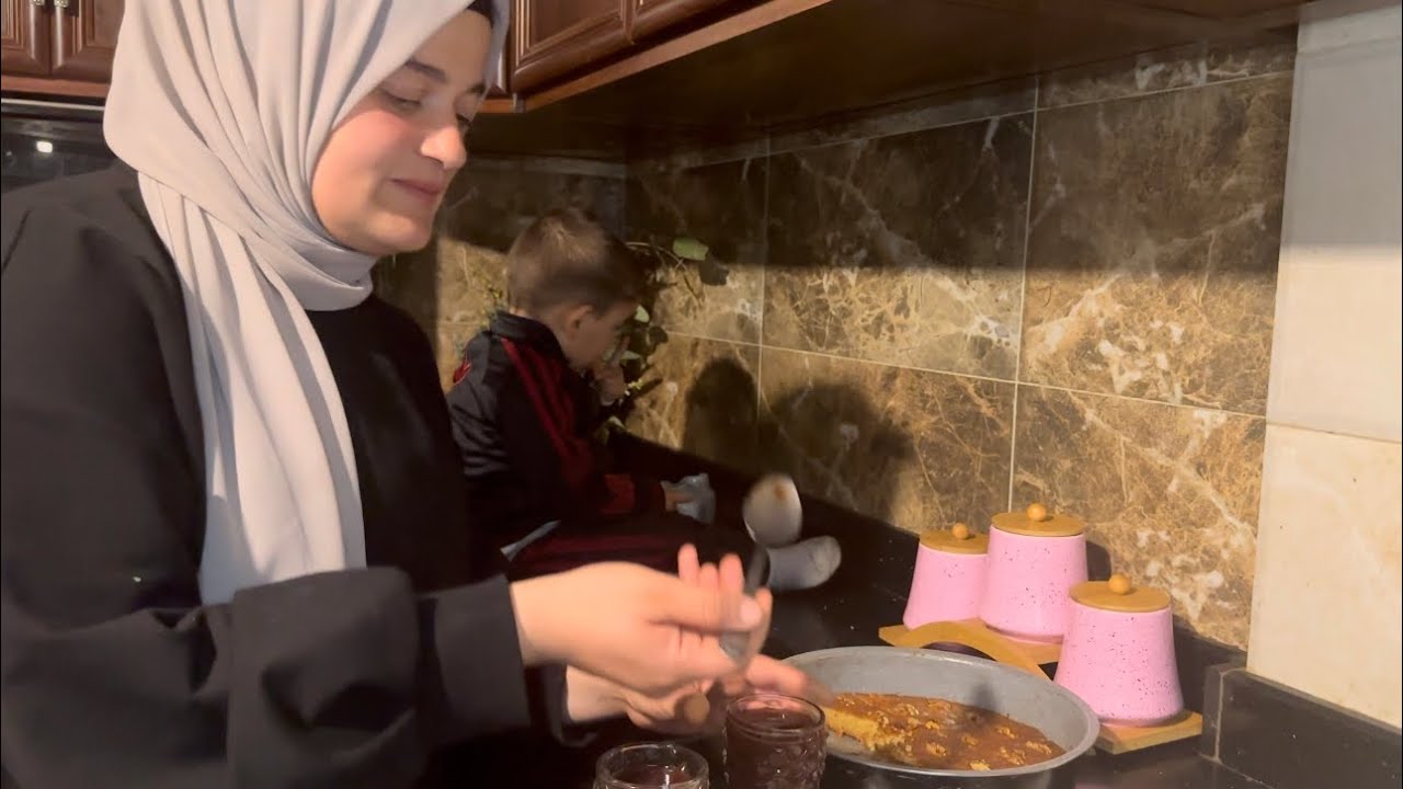 أجواء فصل الشتاء في الريف اللبناني 🇱🇧 تحضير هريسة المحلات مع عصير التوت بطعم ولا أروع ❤️