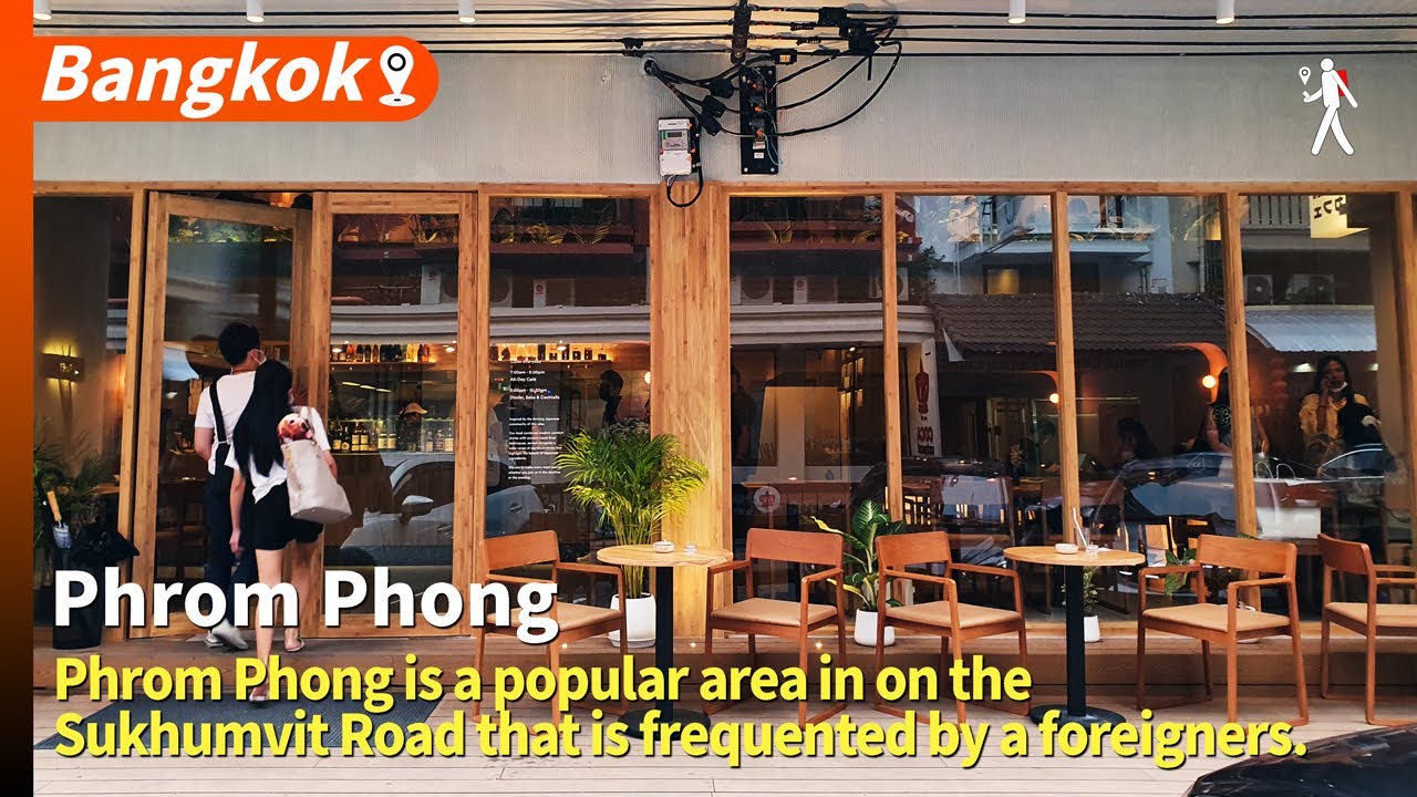 Phrom Phong is a popular area in on the Sukhumvit Road that is frequented by a foreigners.(1/2)