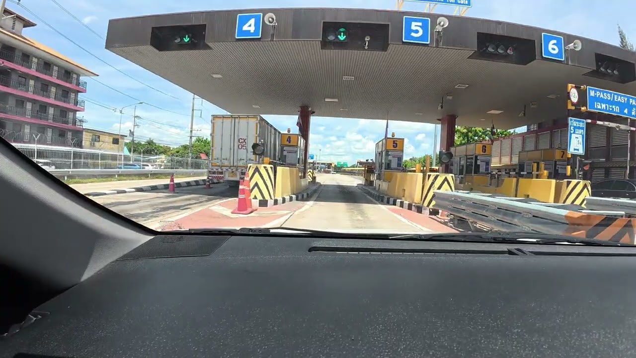 2025/6/17 Thailand(Chachoengsao to Chon Buri)02-Paying highway toll