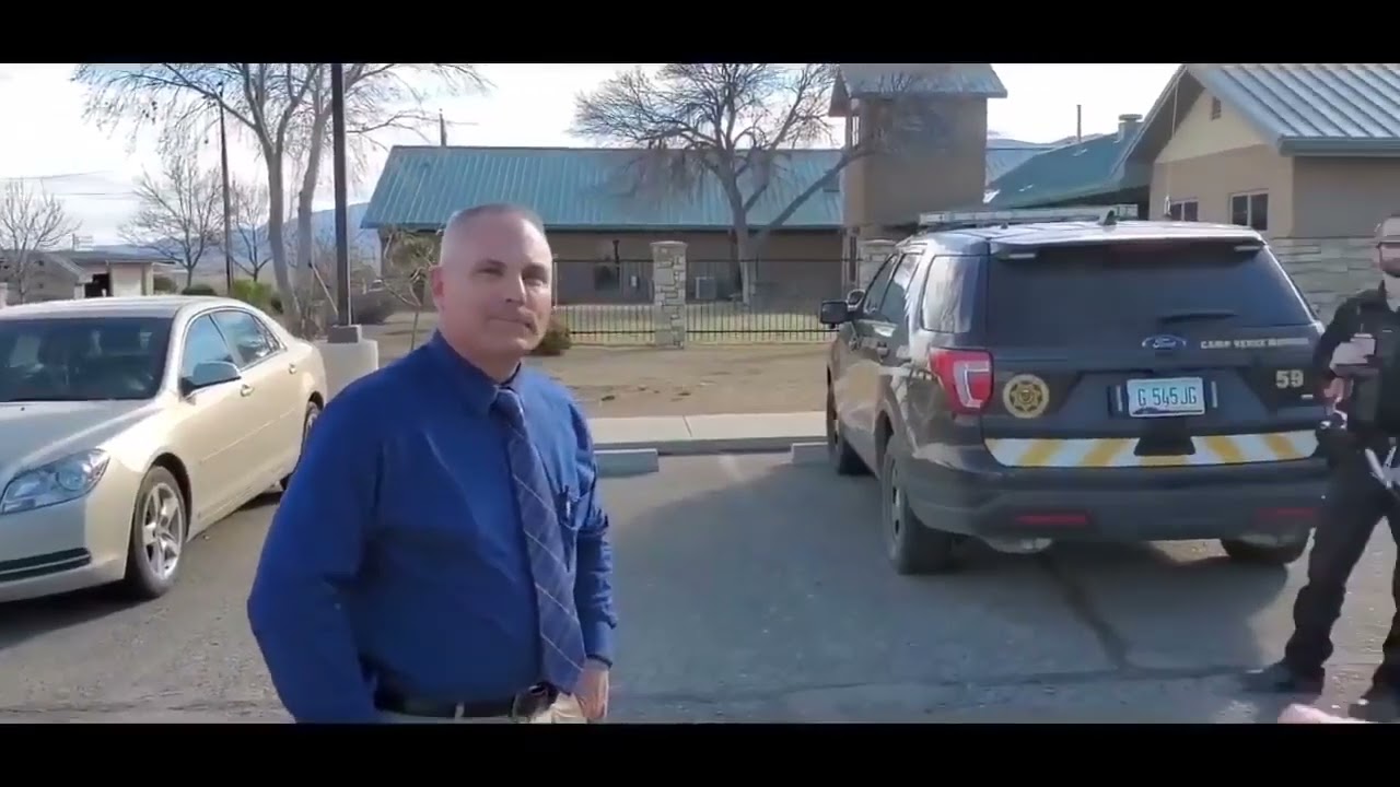 Guy talks to a cop like a cop. #shorts #PublicFreakout #PoliticalAwareness #PoliticalDeconstruction